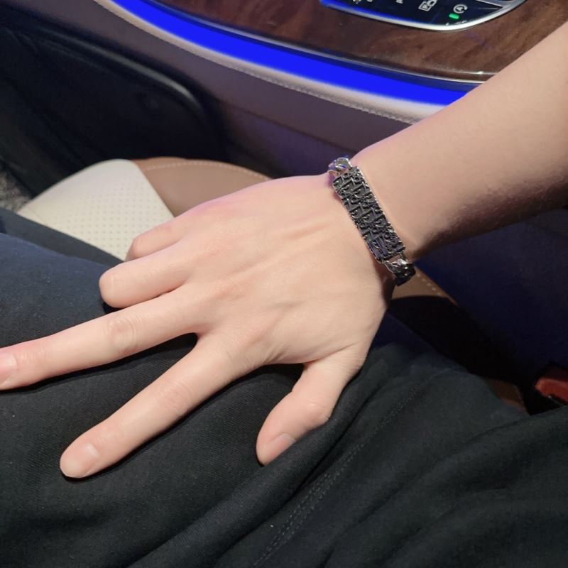 chr1st1an D10r bracelets